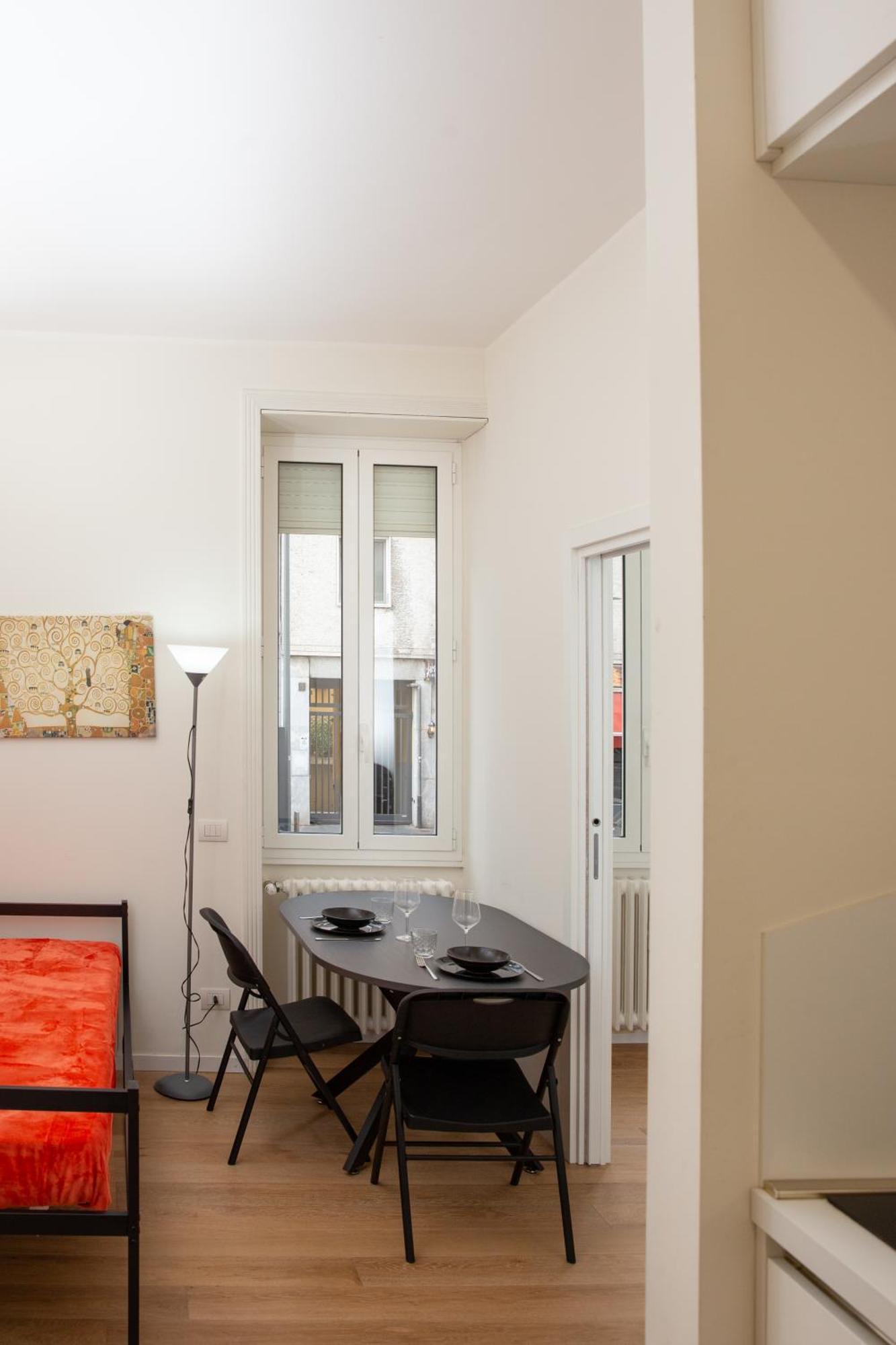 Klimt Central Station - Two Room Apartment Milaan Buitenkant foto
